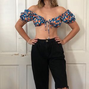 patterned crop top with puff sleeves